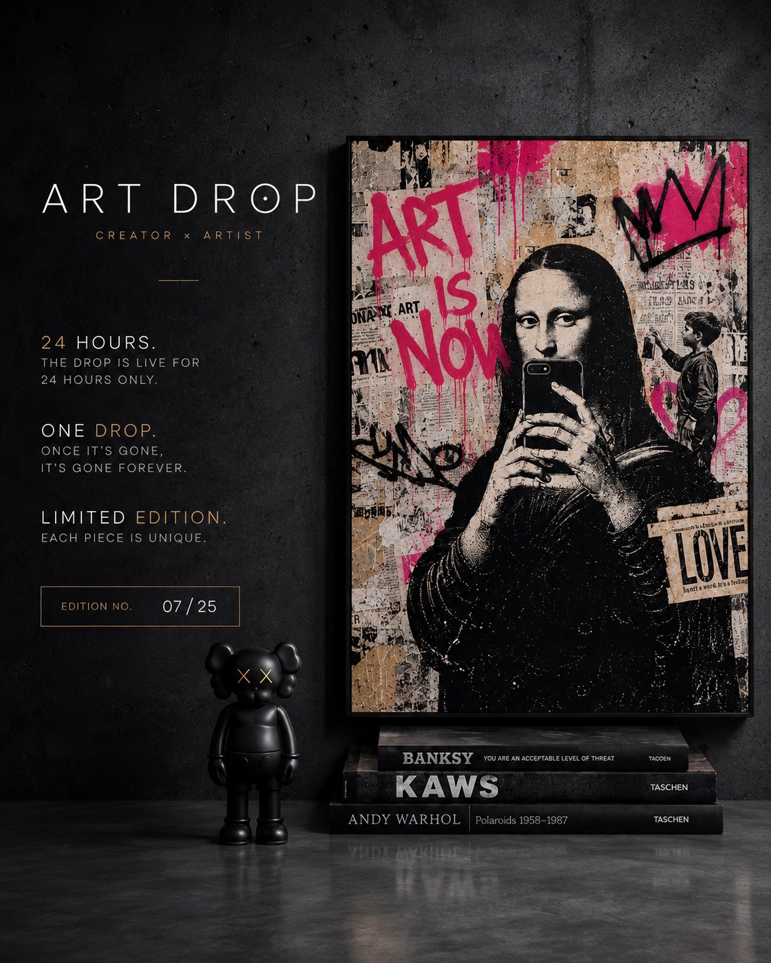 ART DROP Editionsmotiv: gerahmter Kunstdruck neben Sammlerfigur und Kunstbänden